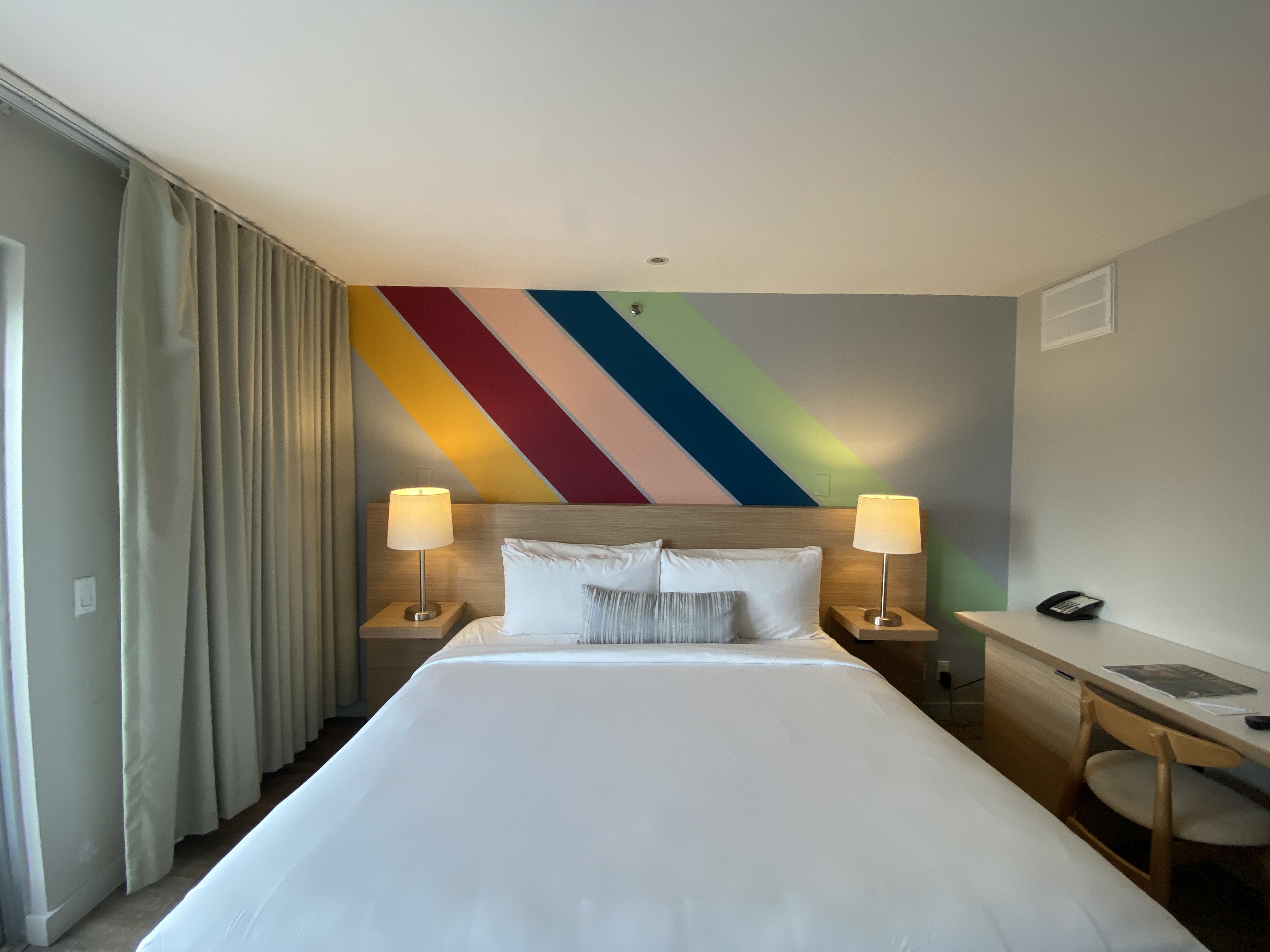 Classic, Queen Bed