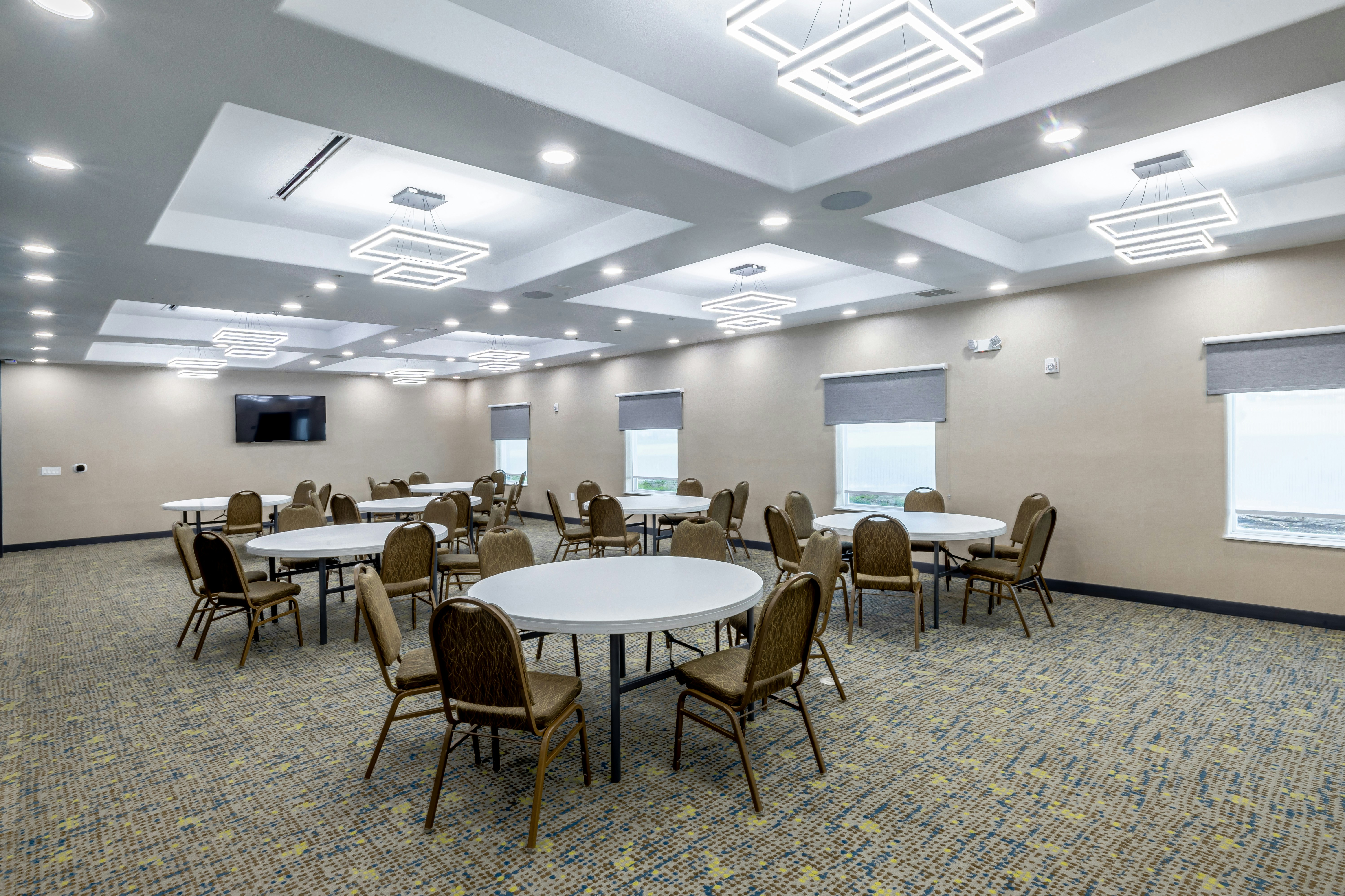 Hampton Inn and Suites Cleburne 72/78
