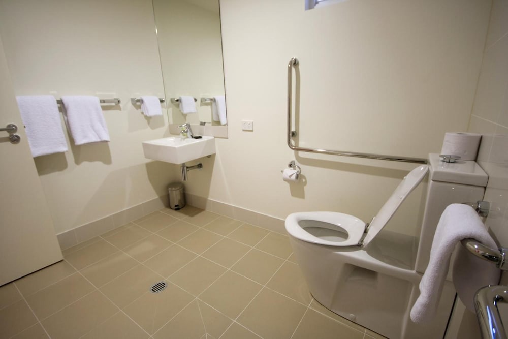 DOMAIN SERVICED APARTMENTS 14/52