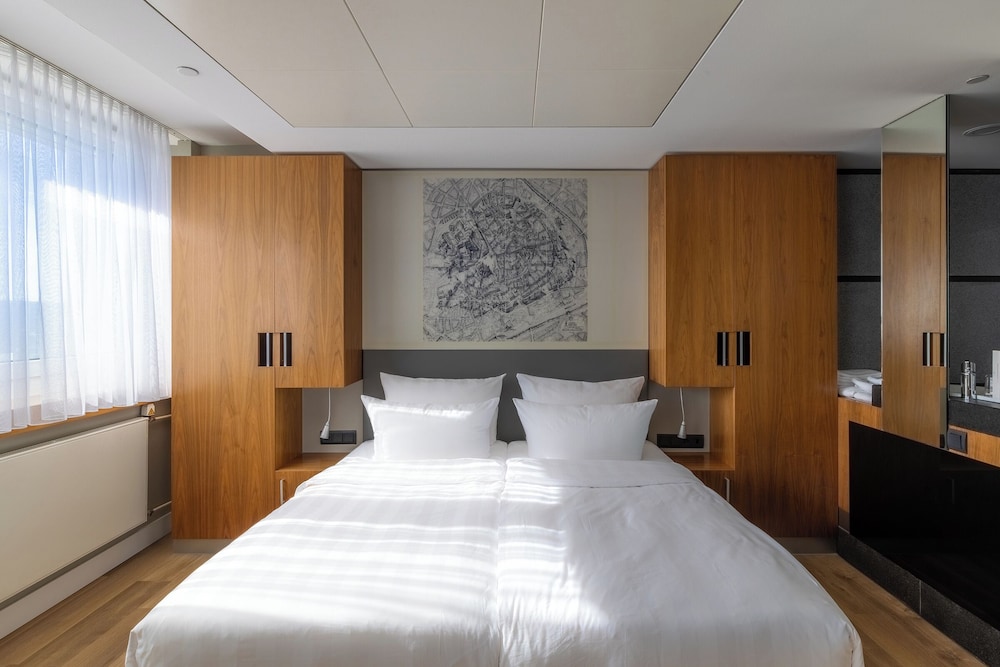 Nyx, Suite, Triple, Double Bed