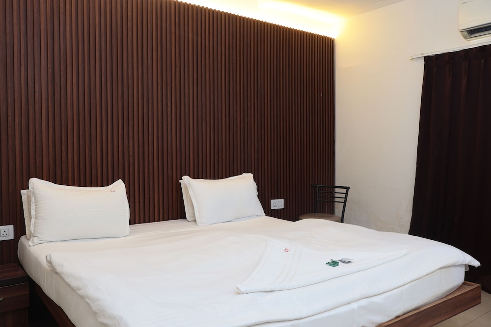 HOTEL SUDARSHAN PALACE 14/48