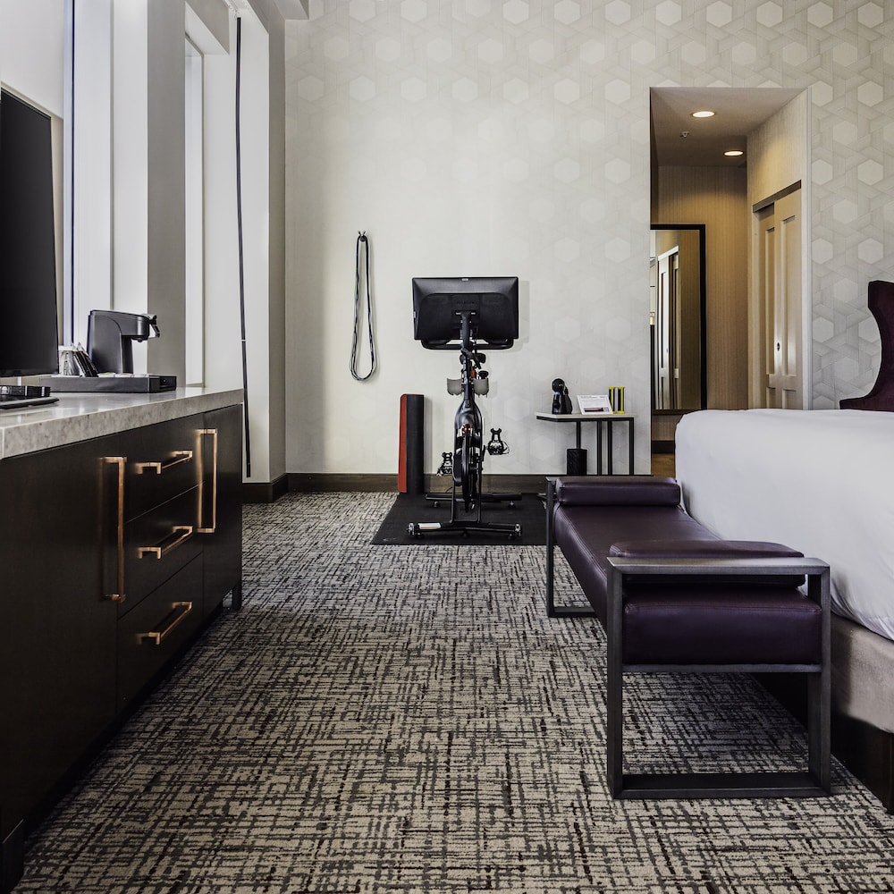 H Hotel Los Angeles, Curio Collection by Hilton 53/59