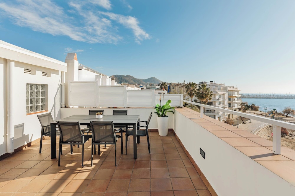 Sitges Group San Sebastian Beach 30/50