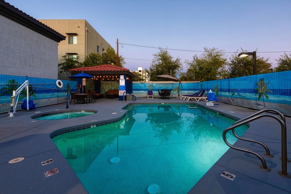 The Azure Hotel 43/69