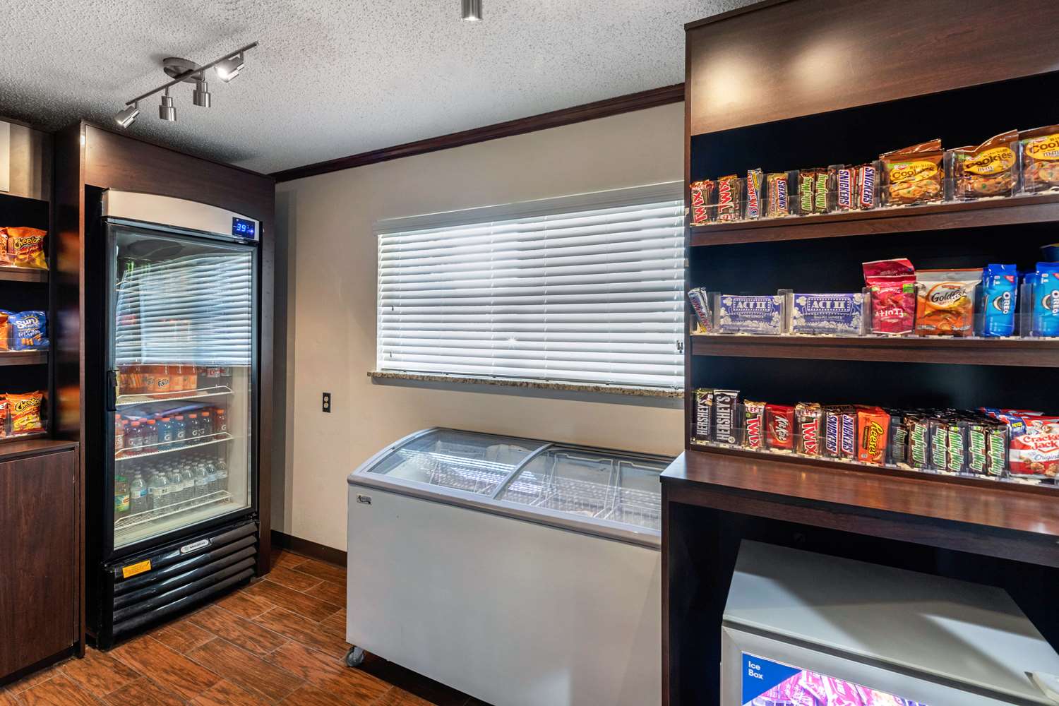 Quality Suites Addison-Dallas 42/42