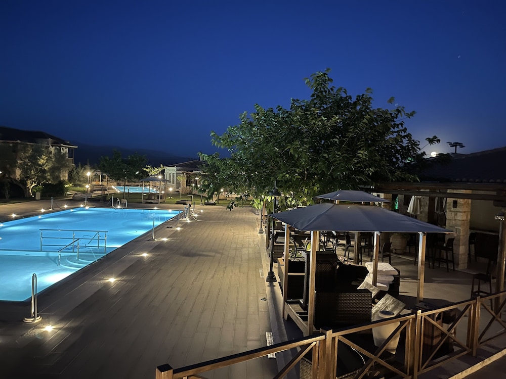 MYSTRAS GRAND PALACE RESORT & SPA 40/50