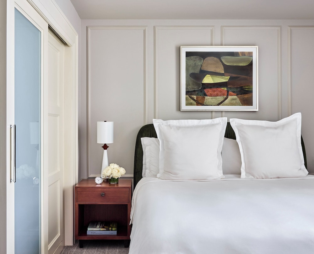 1 BEDROOM, SUITE, COURTYARD VIEW