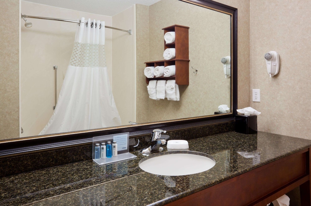 HAMPTON INN MITCHELL 8/38