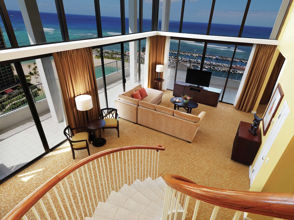 Hilton Grand Vacations Club at Hilton Hawaiian Village 35/50