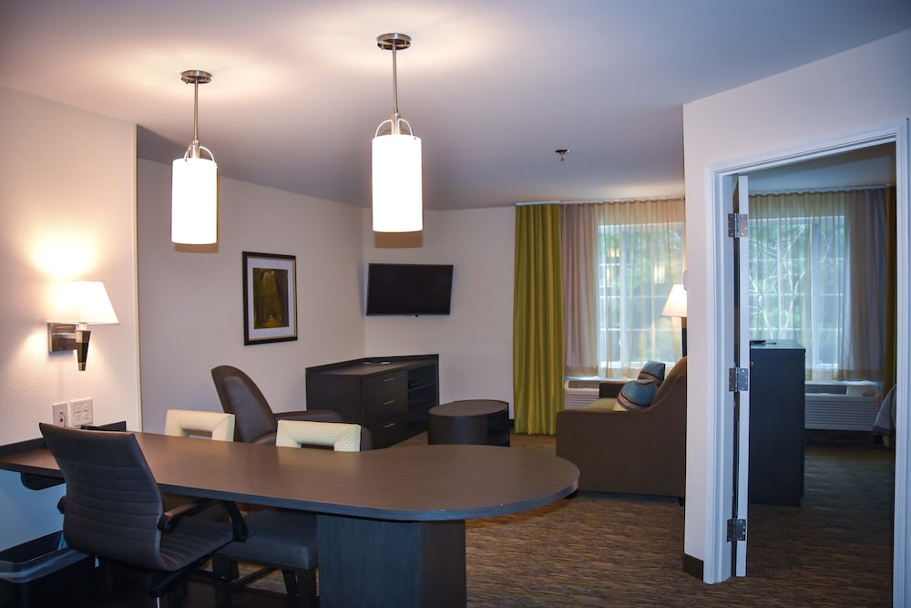Candlewood Suites Columbus-Northeast 21/25