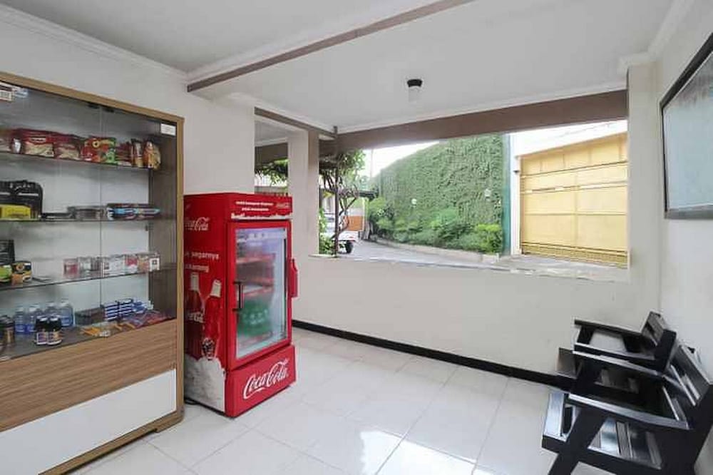 Hotel Lestari Near Lippo Plaza Mall Jember 7/36