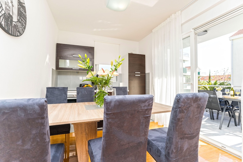 Summer Breeze Apartments 25/45