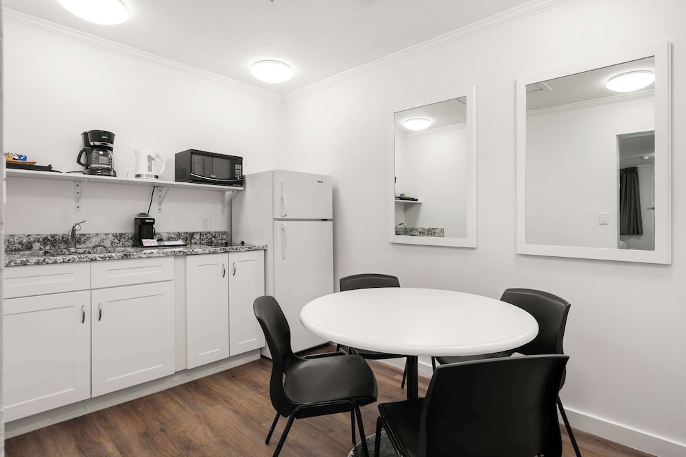 Surestay By Best Western Rossland Red Mountain 36/48