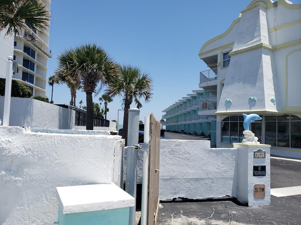The Seascape Inn 45/53