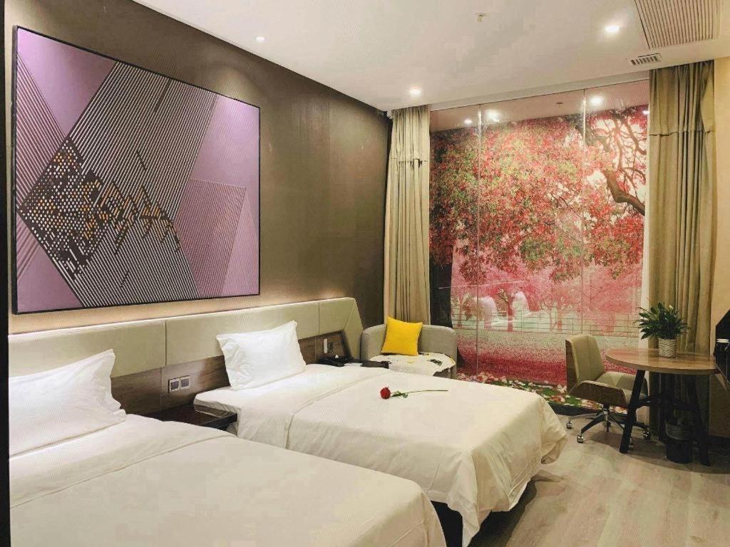 IU Hotels Wuhan Jianghan Road Metro Station 23/50