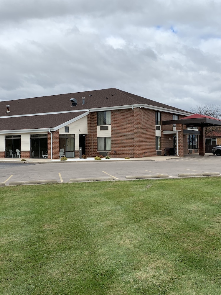 Super 8 by Wyndham Watertown WI 3/49