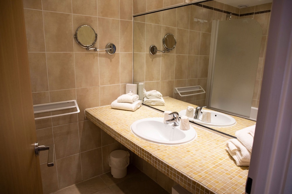 Room, Twin Beds, Sea View, Grand Hotel Du Lido 8/9