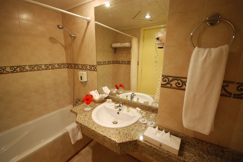 غرفة قياسية بسرير مزدوج بإطلالة على المسبح، Dive Inn Resort 6/6