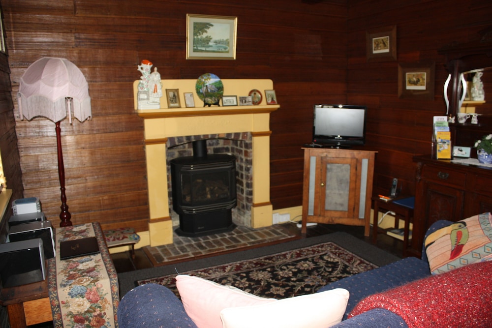 Westbury Gingerbread Cottages 5/63