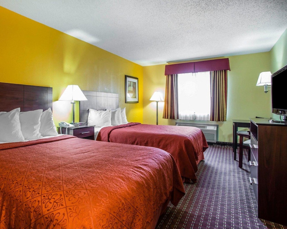 AmericInn by Wyndham Mosinee Central Wisconsin Airport 10/33