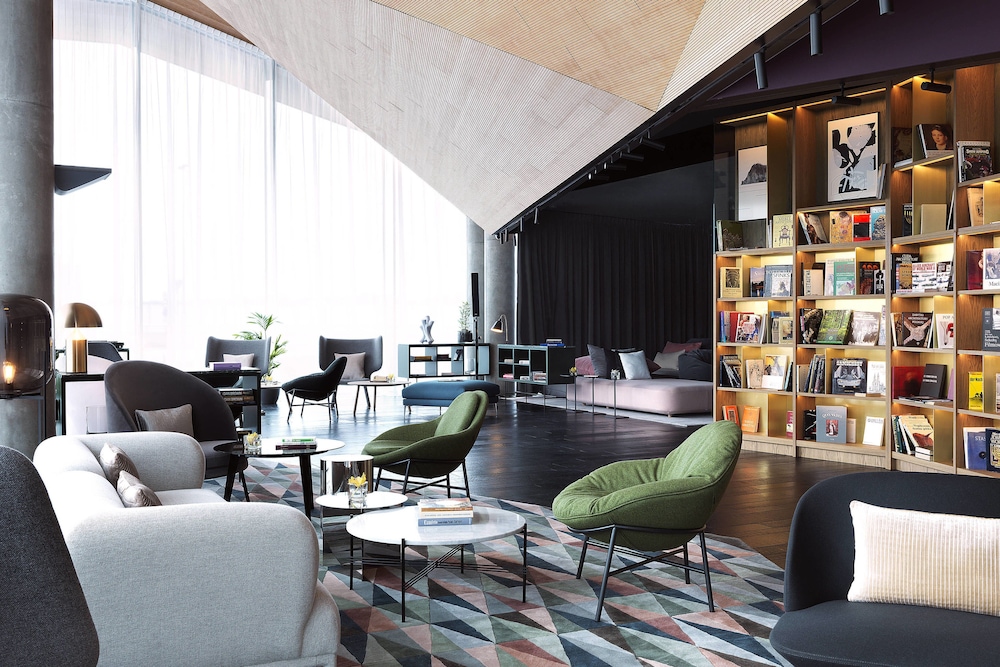 RENAISSANCE WARSAW AIRPORT HOTEL 50/62