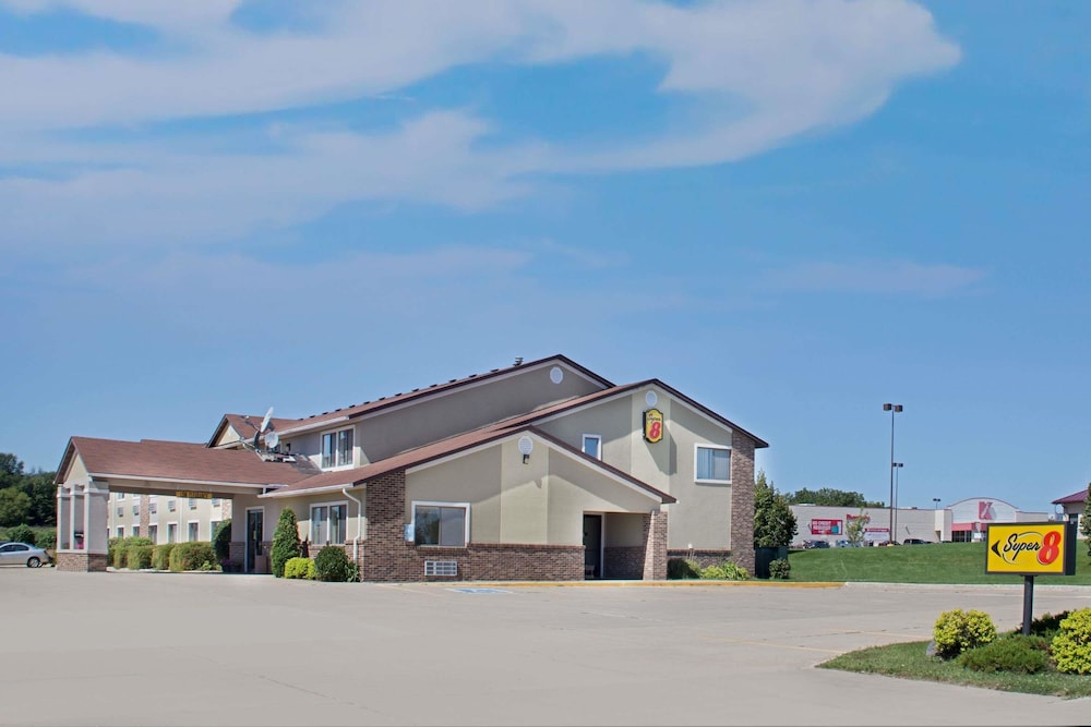 Super 8 By Wyndham Charles City 1/26