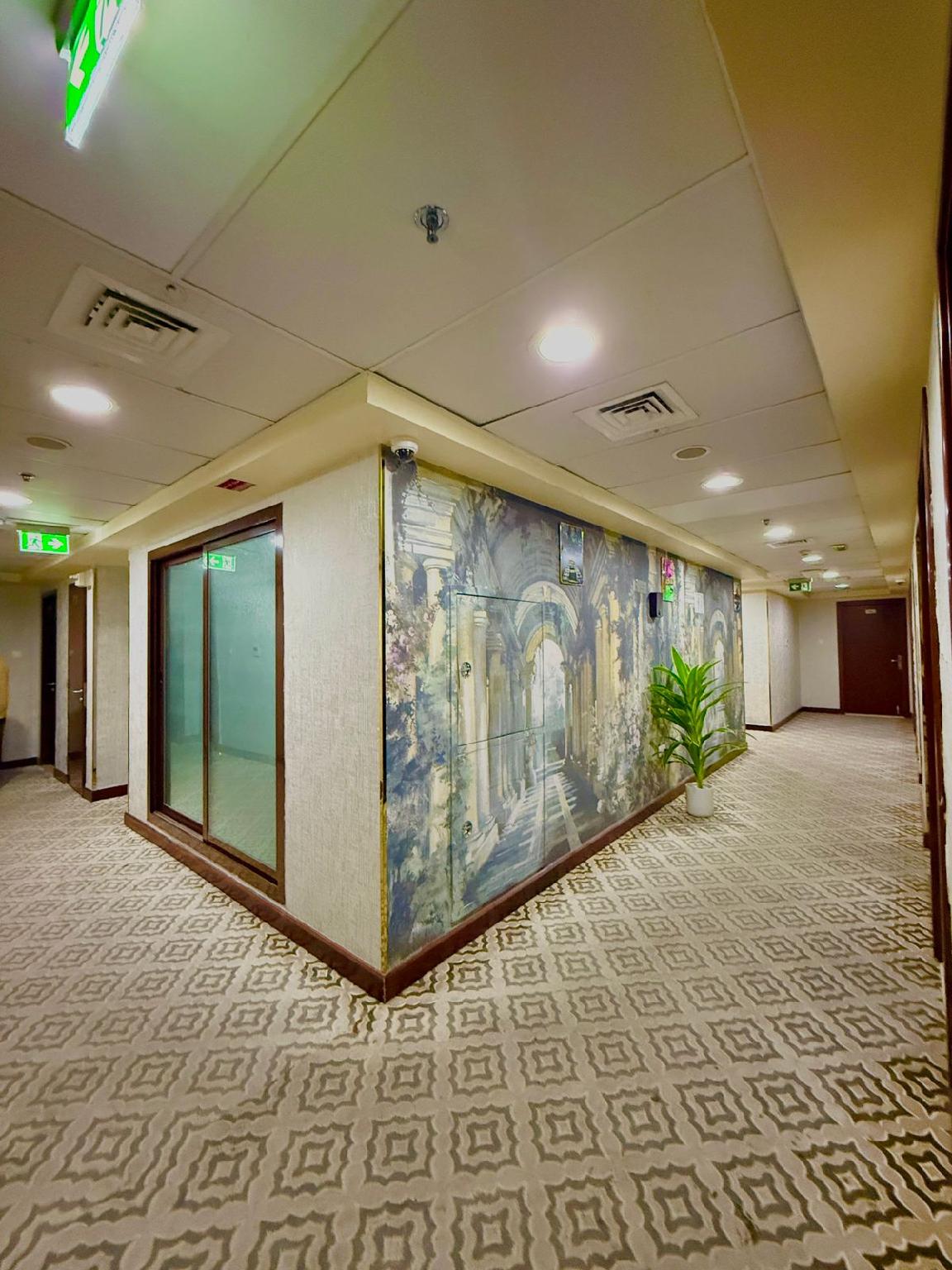 MRA Grand Hotel 10/33