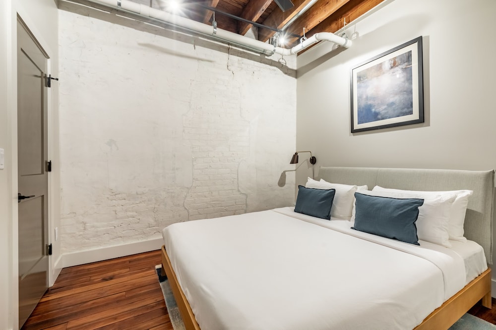 4 BEDROOMS, CONNECTING, LUXURY, SUITE