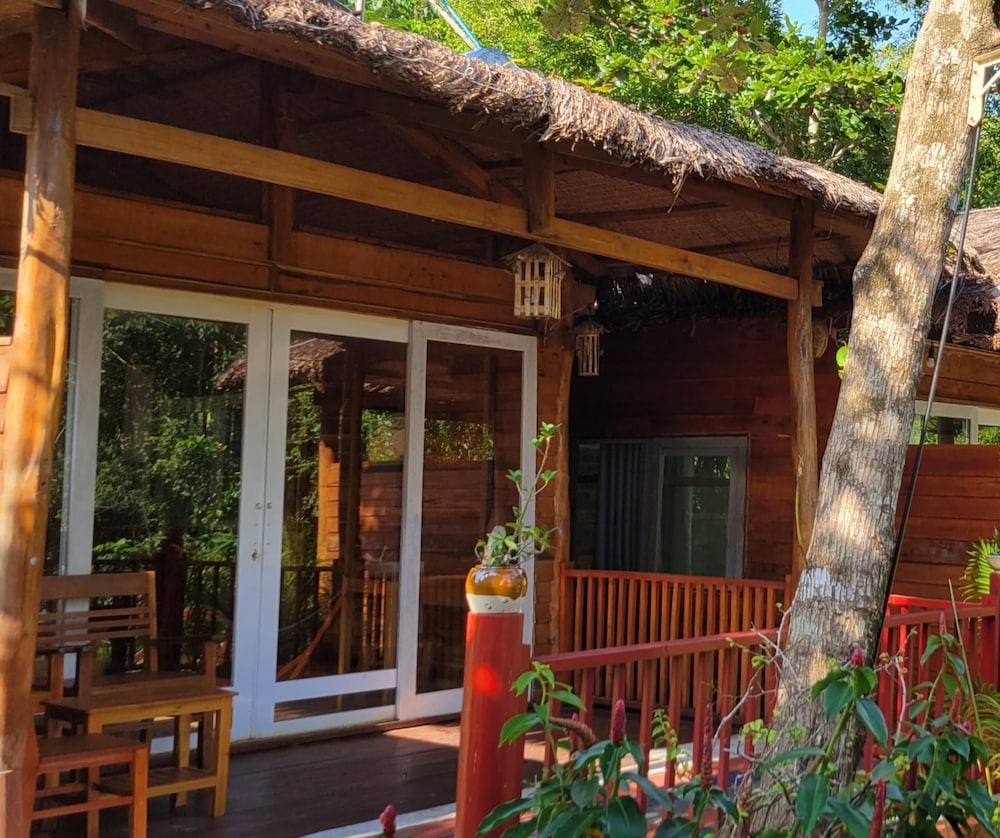 Bamboo Cottages 2/73