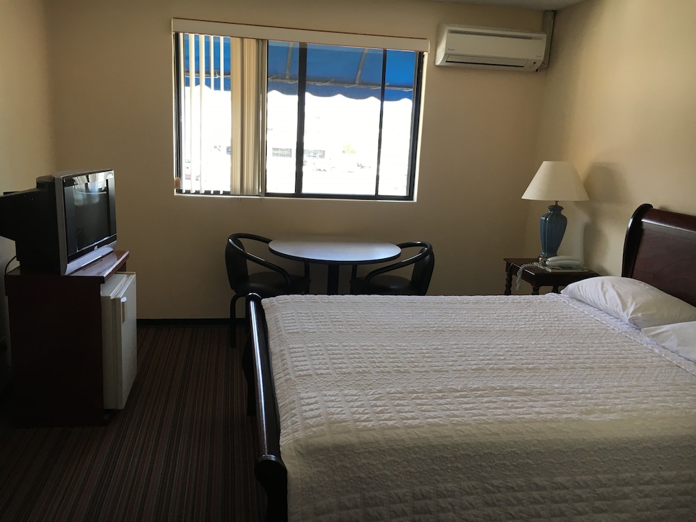 Harmon Loop Hotel 16/36