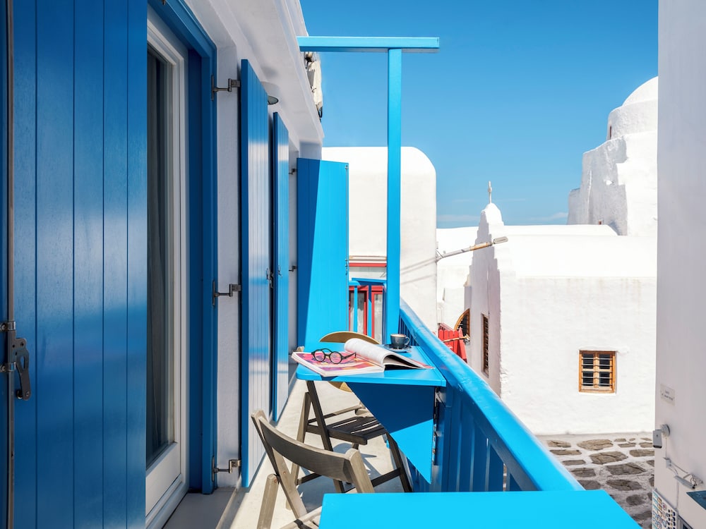 Bluetopia Suites 40/42
