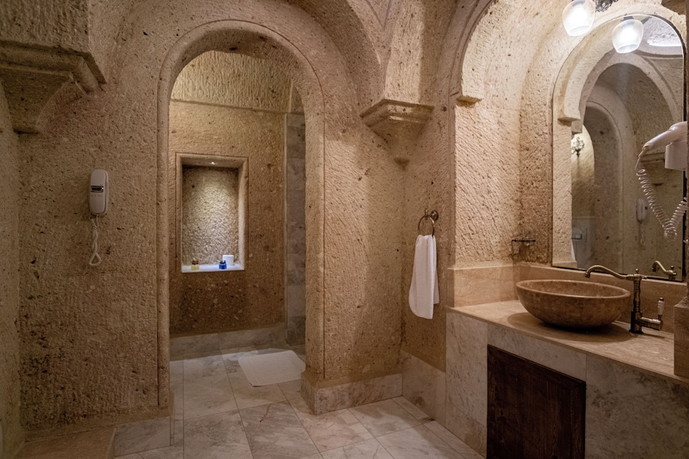 Kemerhan Hotel & Cave Suites 50/50