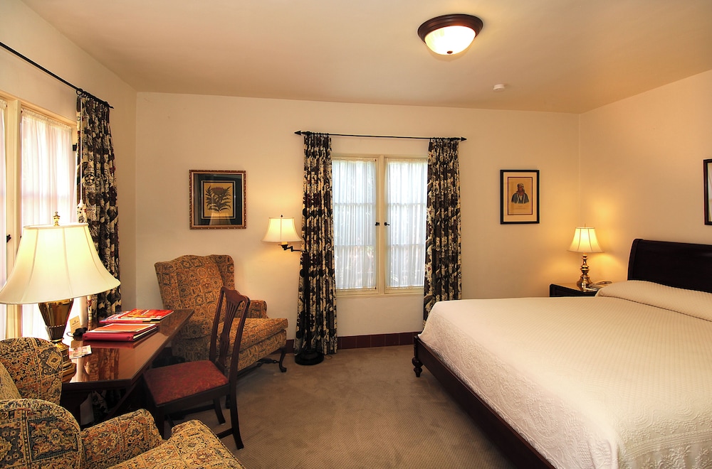 ROOM, KING BED, PATIO