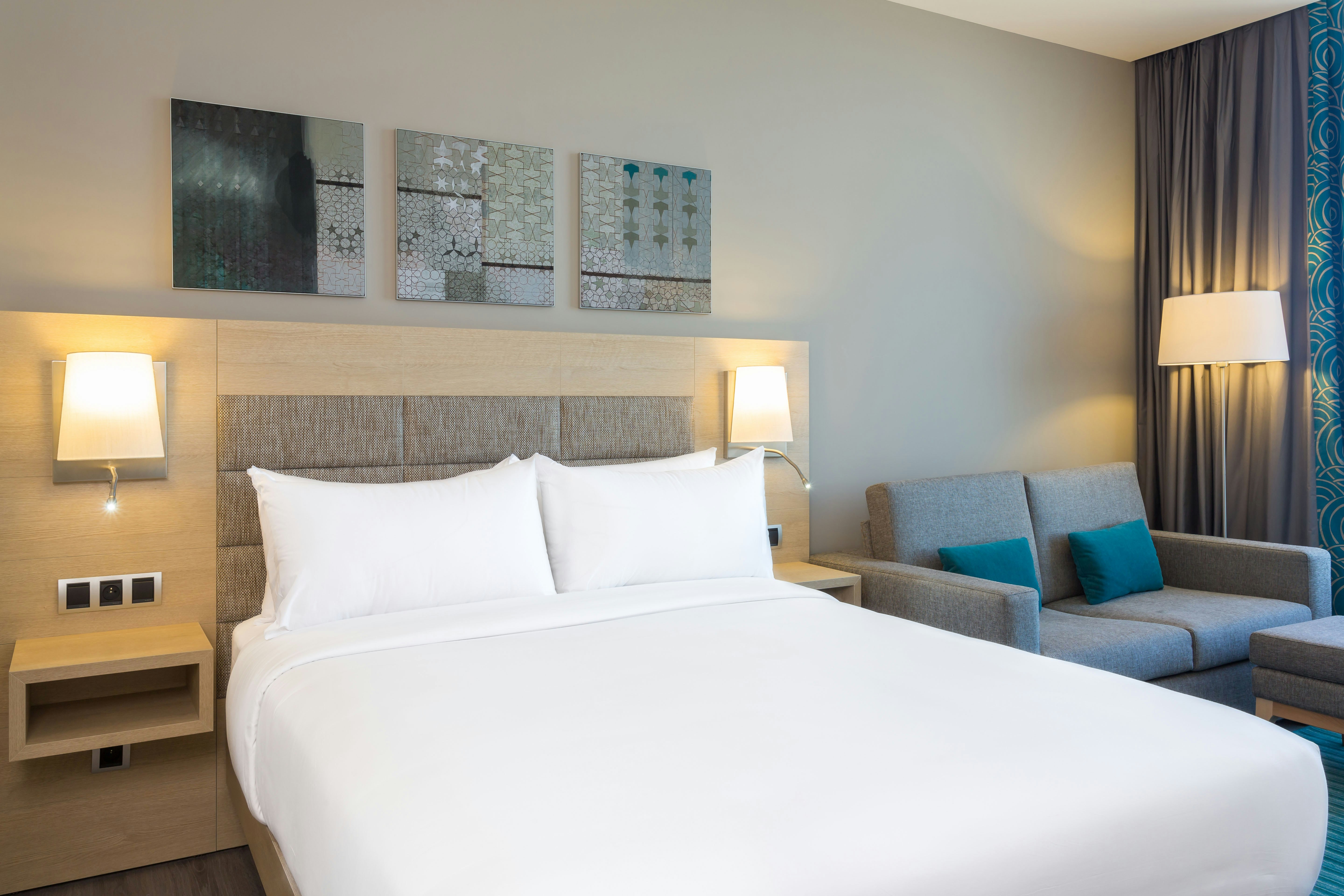 ROOM, KING BED