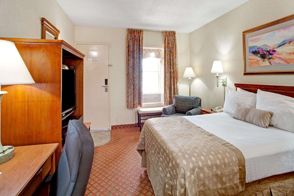 Ramada By Wyndham West Memphis 10/25
