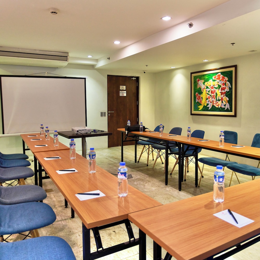 Ramada Encore by Wyndham Makati 45/50