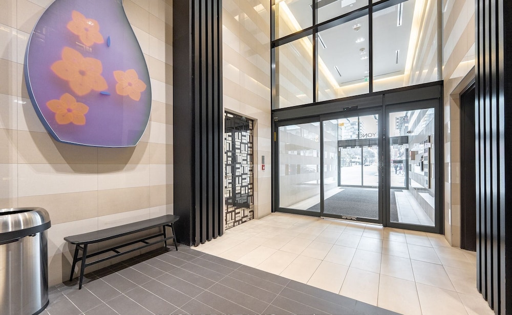 Teahouse Condos in Downtown Toronto 20/50