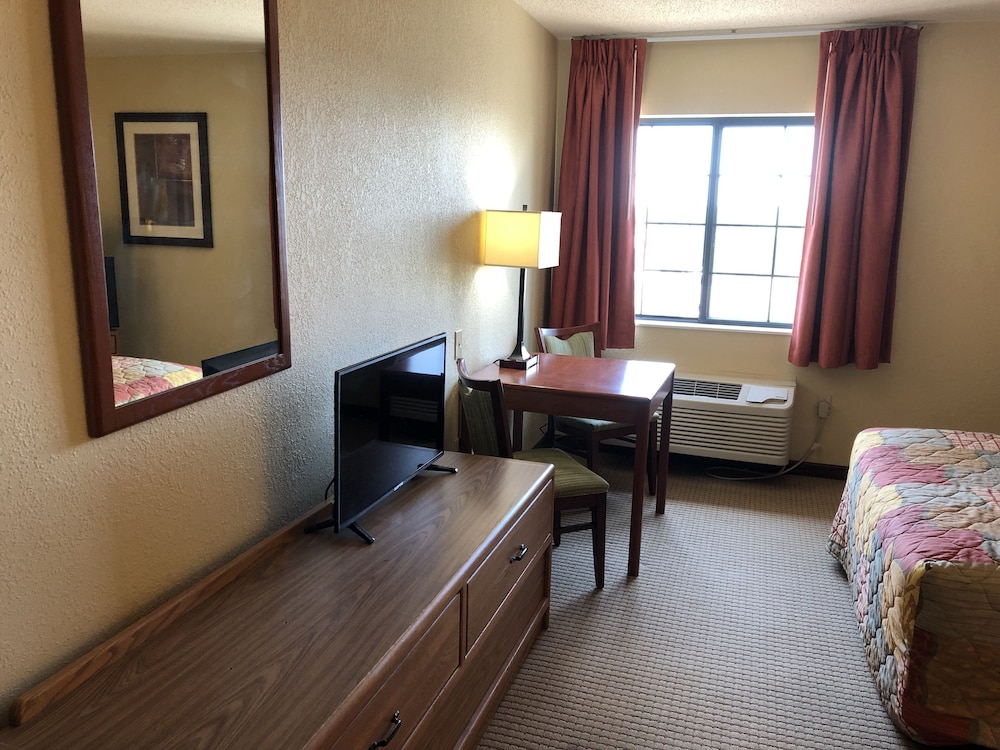 Days Inn By Wyndham Iron Mountain 26/36