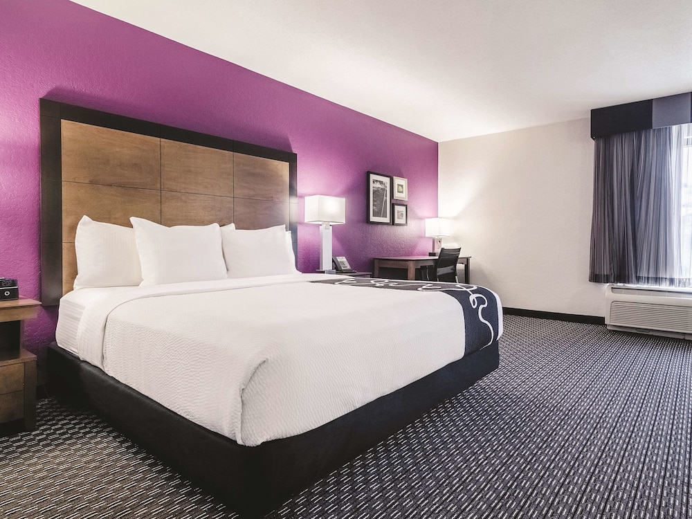 La Quinta Inn & Suites by Wyndham Myrtle Beach - N Kings Hwy 15/42