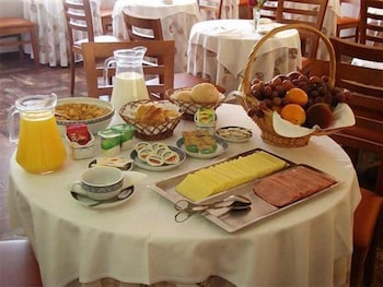 restaurant-cafeteria