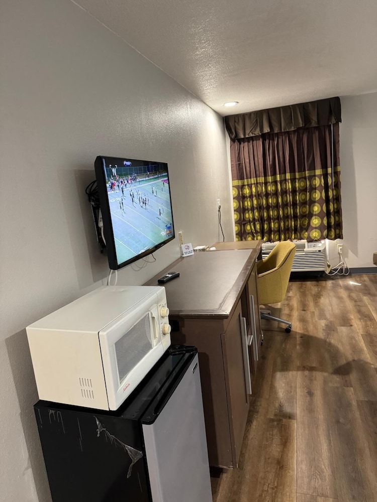 Executive Inn & Suites Baker 13/28
