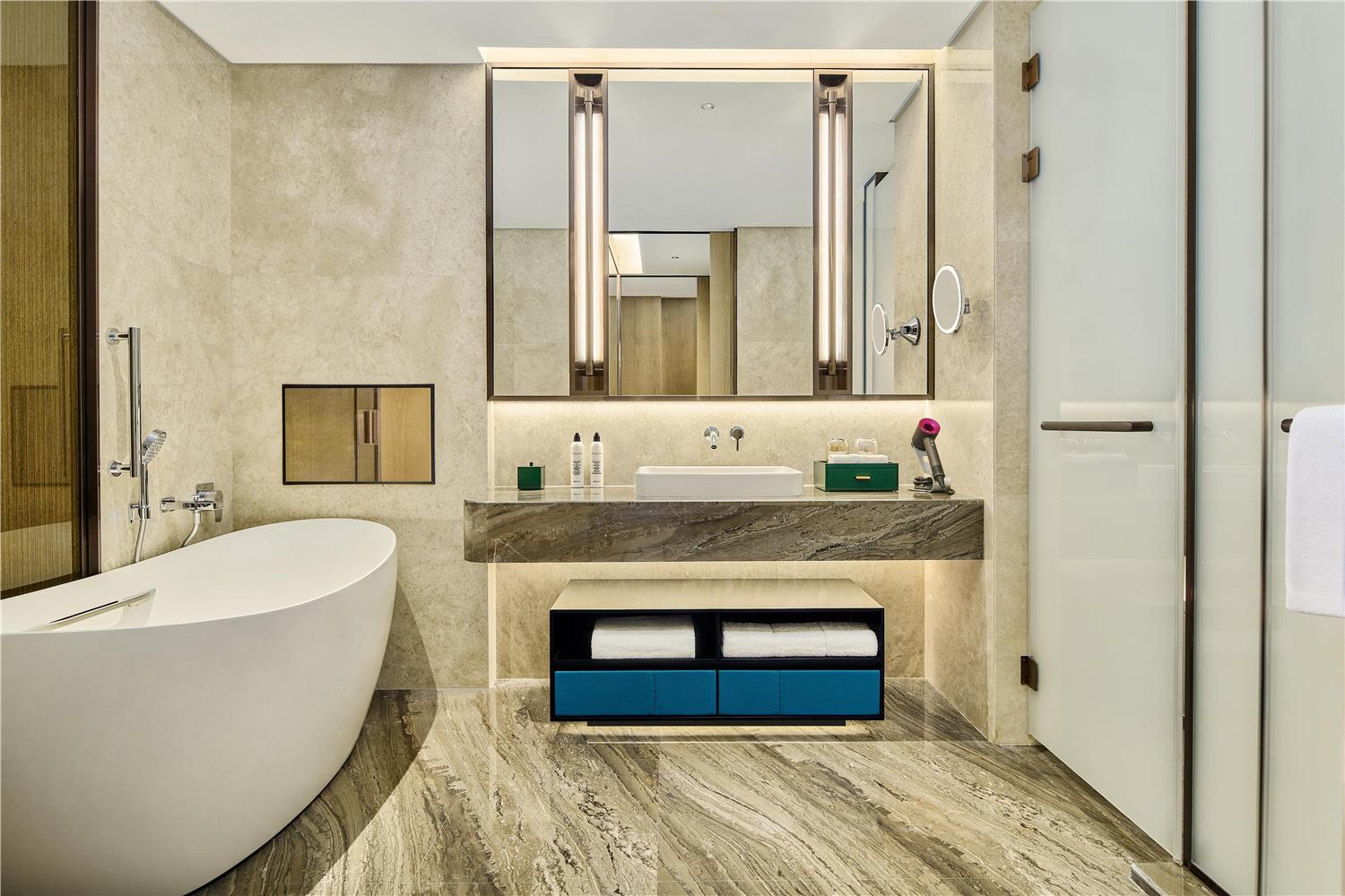 Inso Hotel Chongqing, Curio Collection by Hilton 53/57