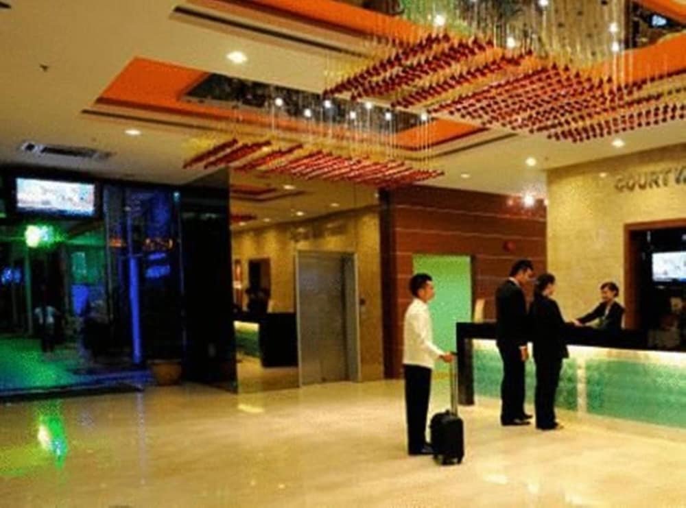 Courtyard Hotel At 1borneo 6/59