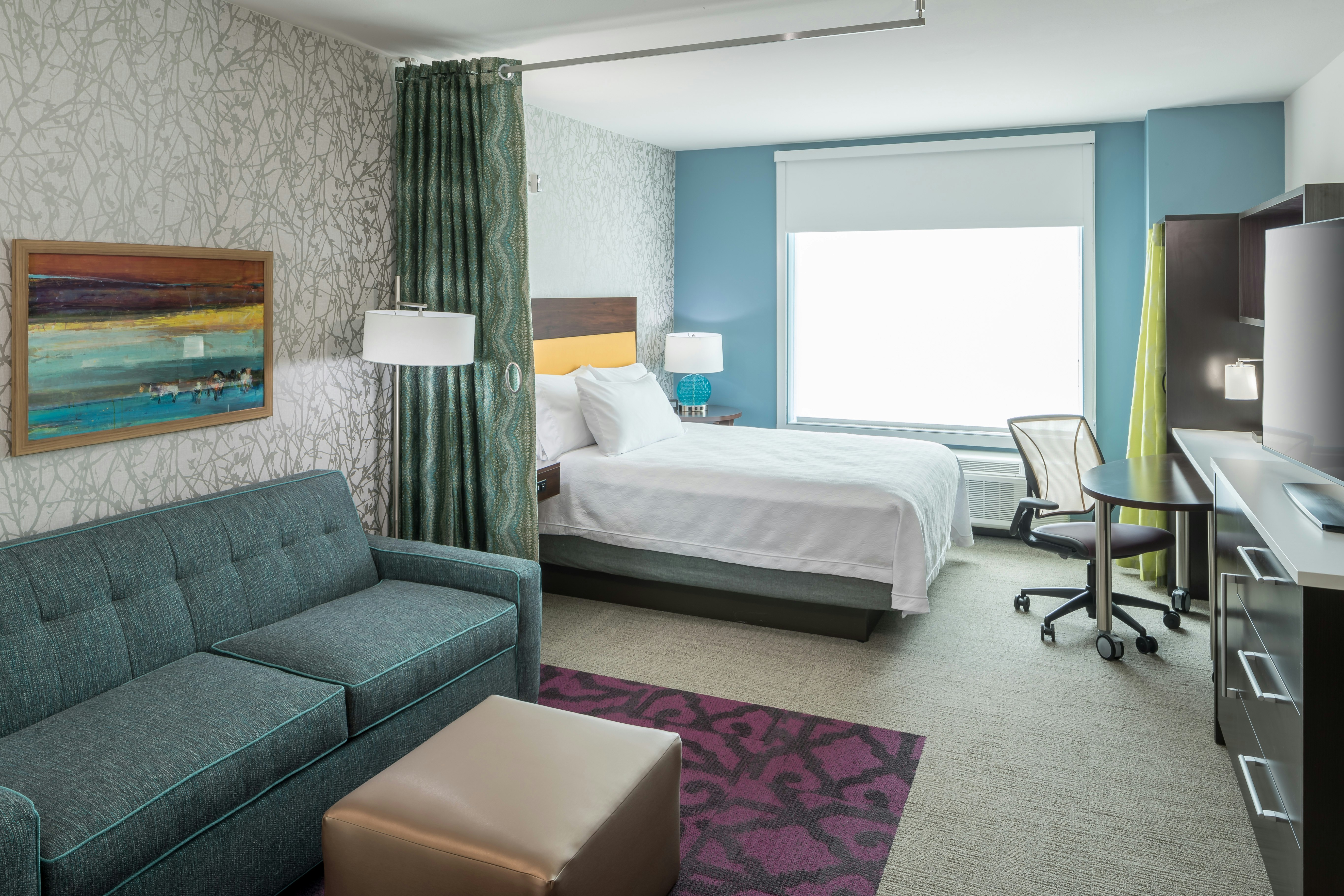 STUDIO, QUEEN BED
