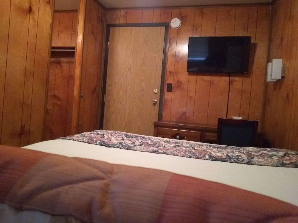 The Orca Inn 23/71