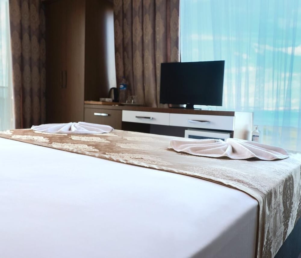 Marine View Hotel 23/25