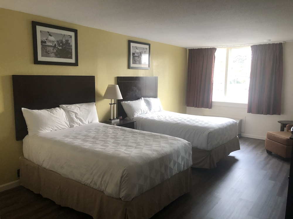America's Inn 8/22