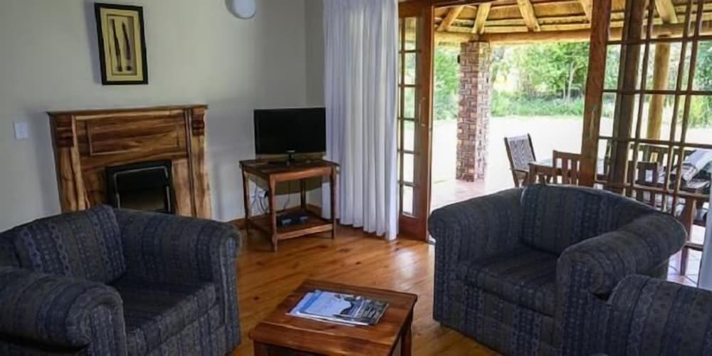 Coral Tree Cottages 13/19