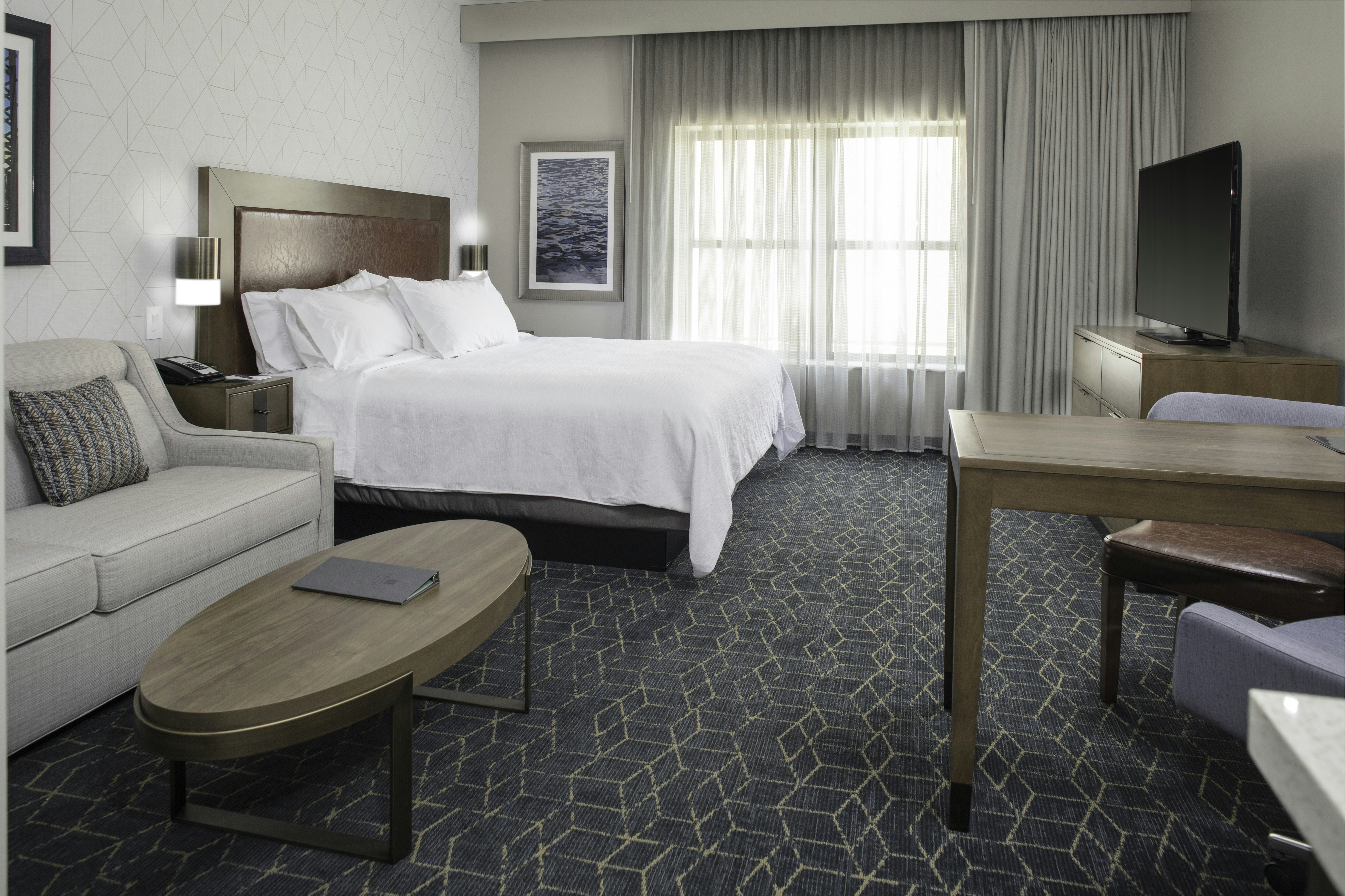 STUDIO, SUITE, KING BED