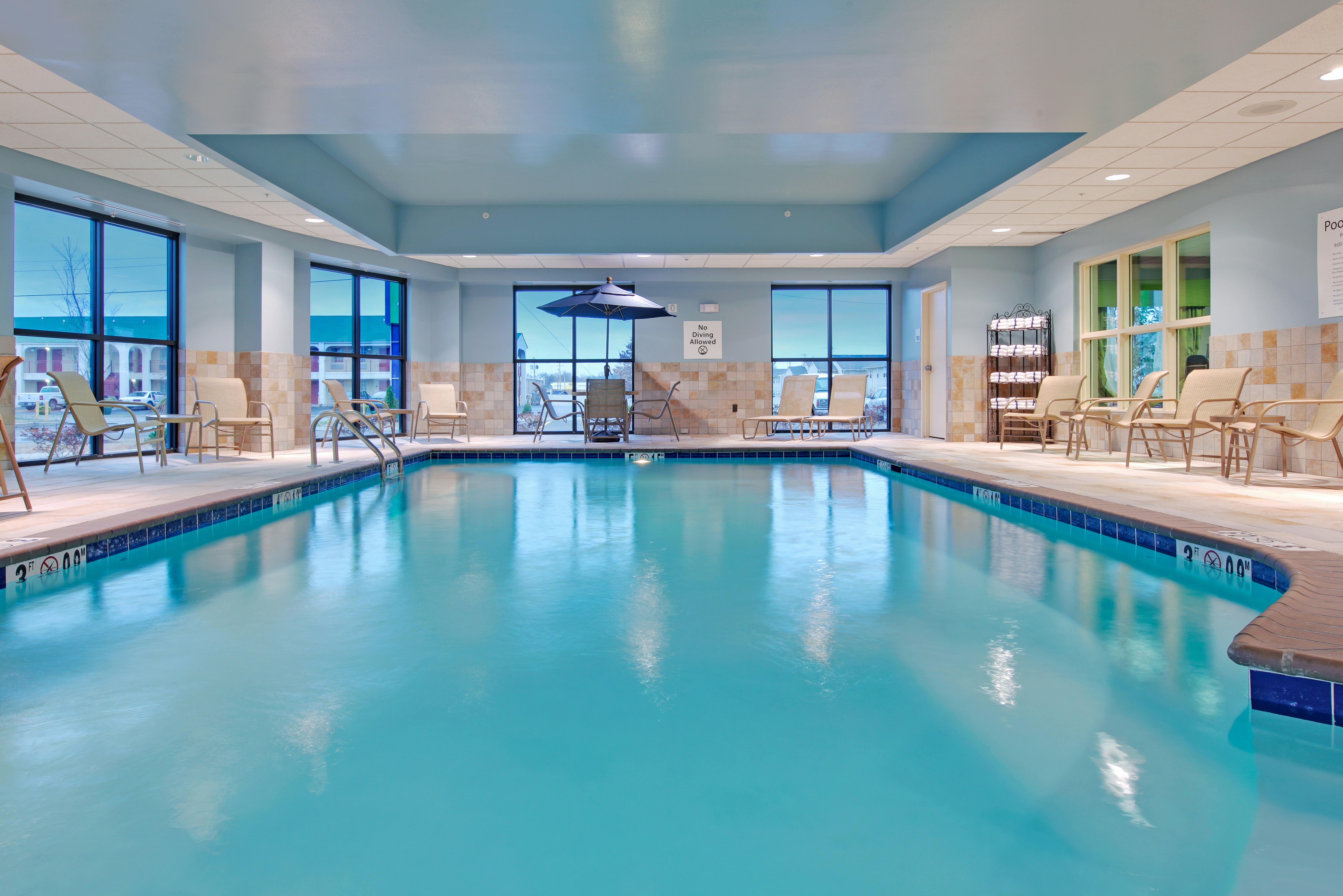 Holiday Inn Express Suites Covington 24/40